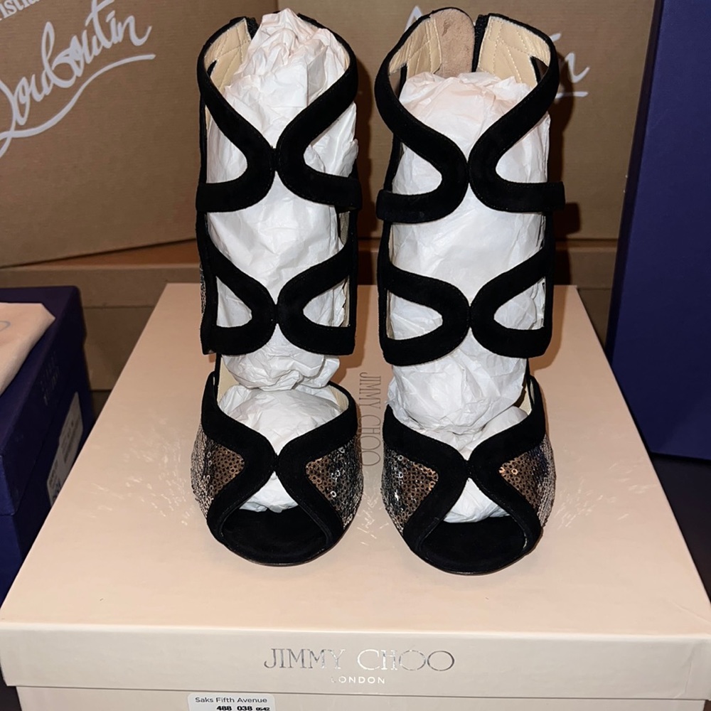 Classy and sassy heels!! Never worn